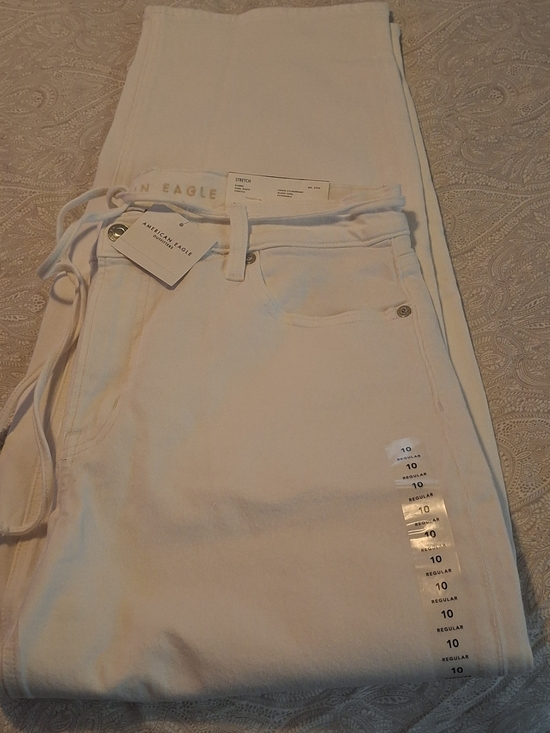 American Eagle Outfitters Denim - American Eagle Outfitters Women’s White Stretch Jeans